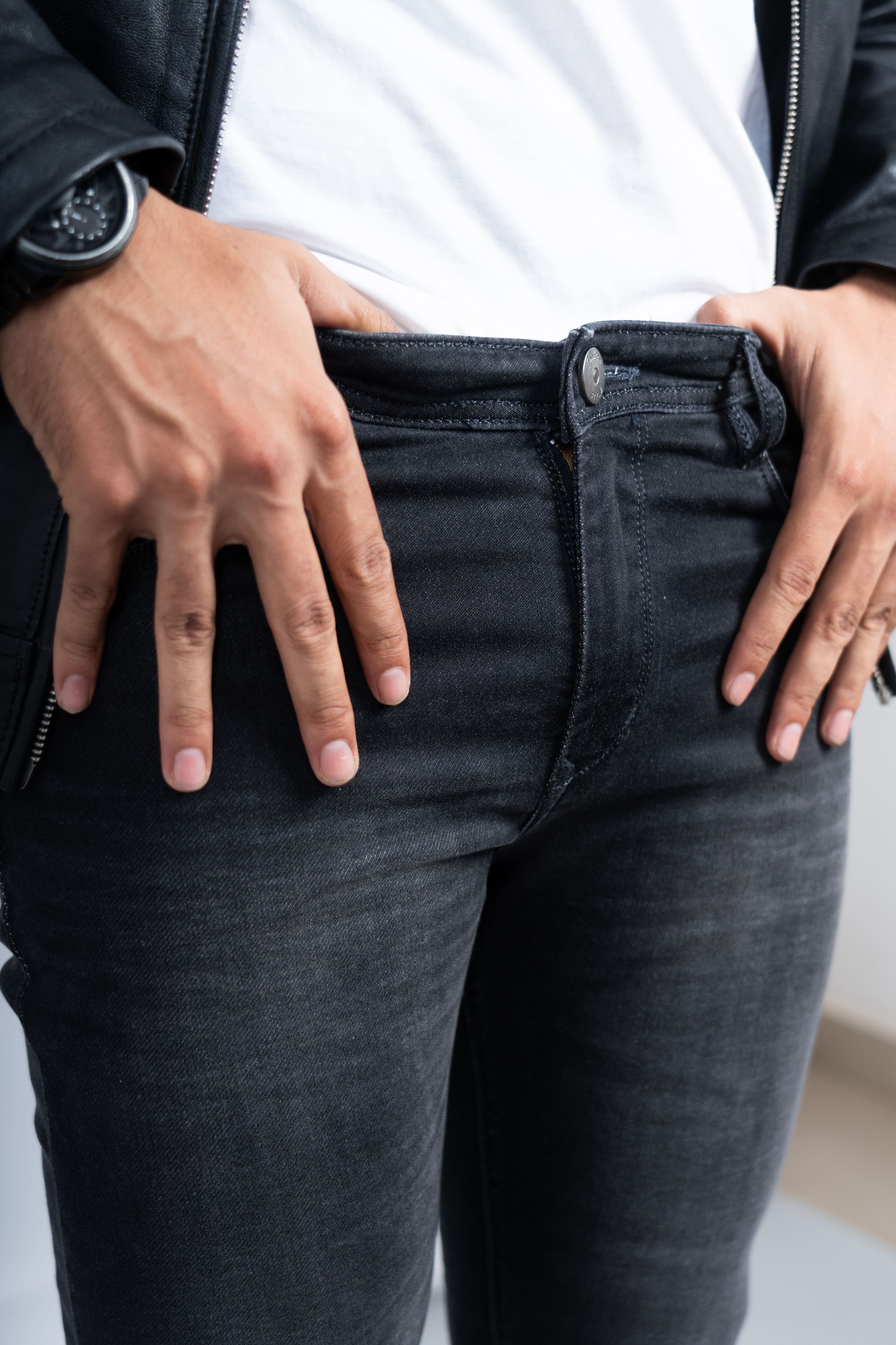 DARK FADED SLIM FIT JEANS