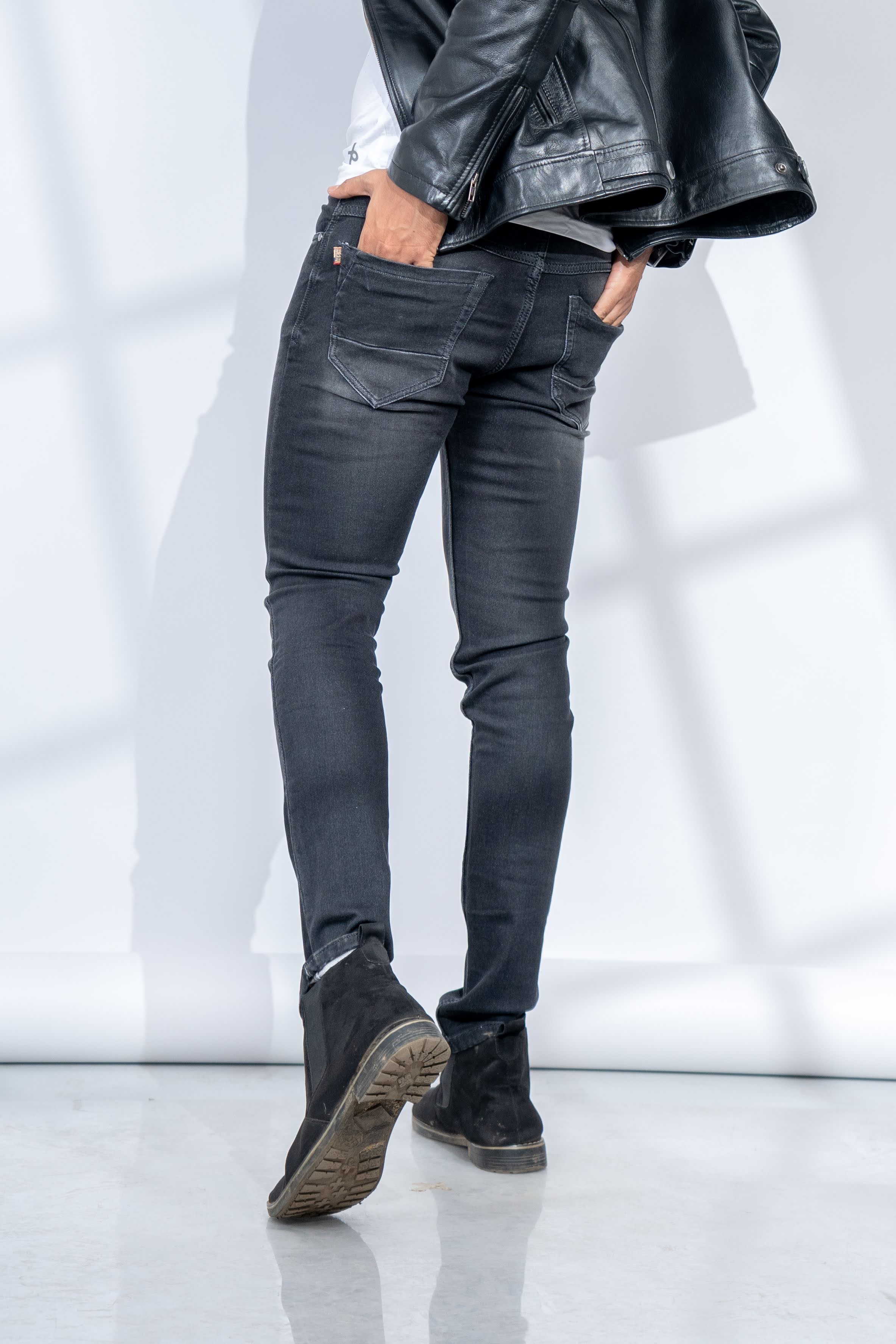 DARK FADED SLIM FIT JEANS