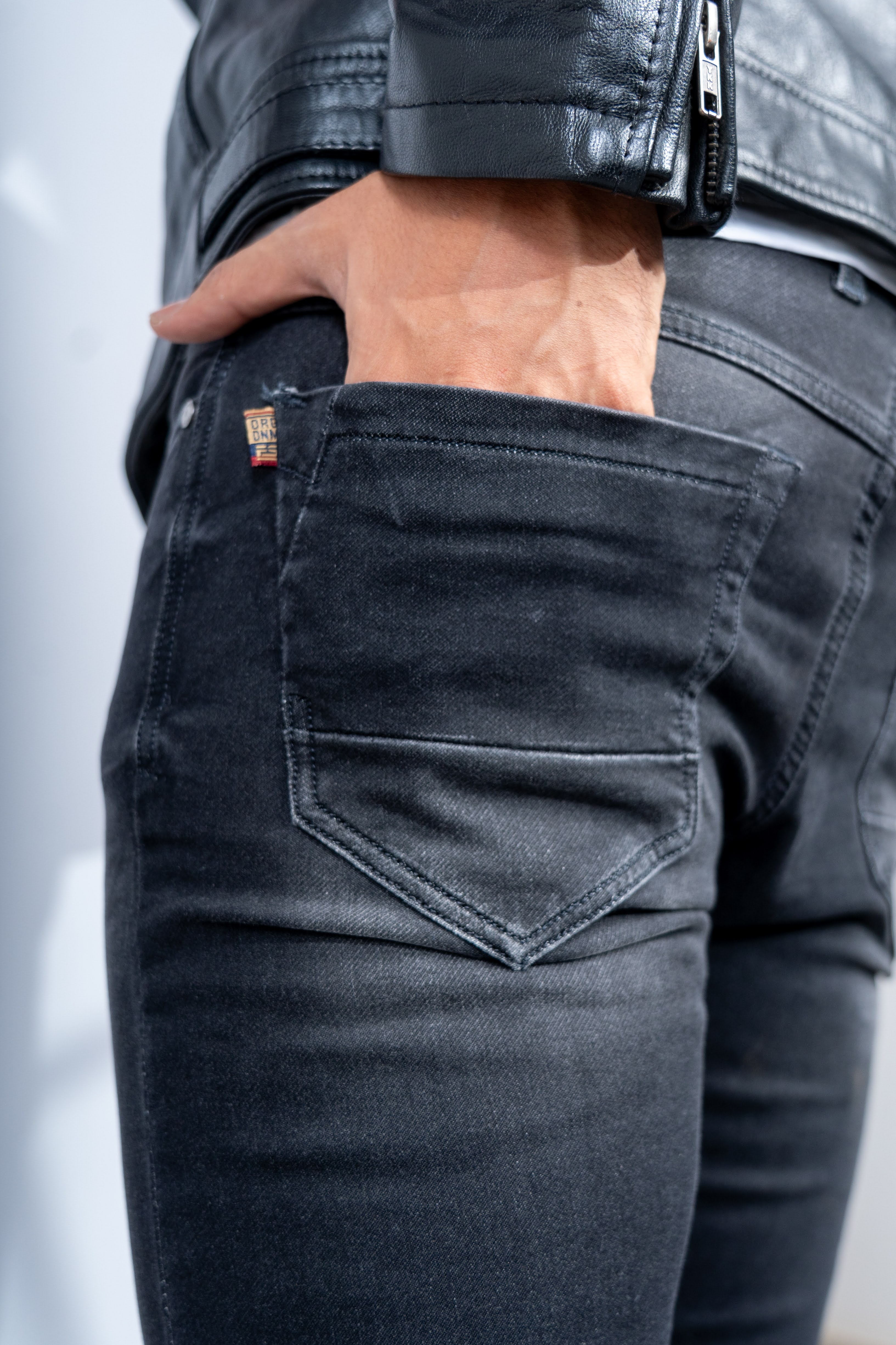 DARK FADED SLIM FIT JEANS